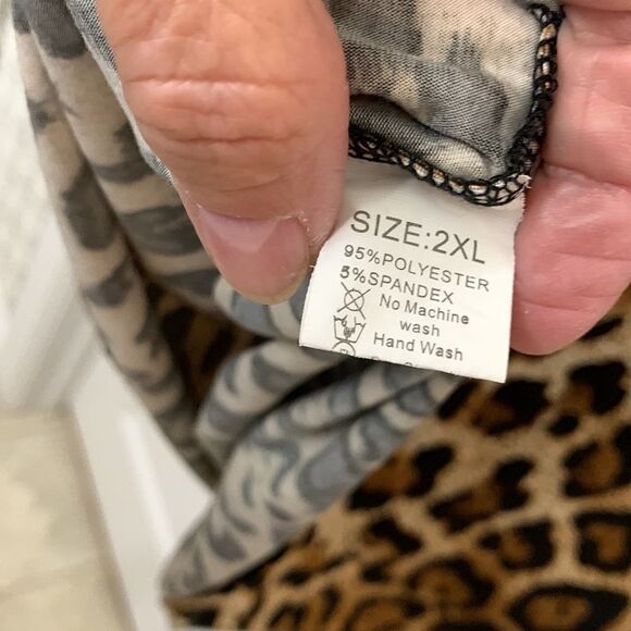 Size 2XL pull over animal print/stripe local boutique top.  Washed never worn - Picture 3 of 5